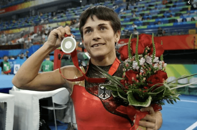 体操传奇谢幕,球迷泪洒赛场 体操传奇谢幕,球迷泪洒赛场