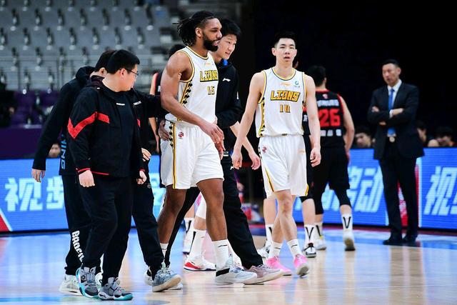 火箭力克山东队，胡金秋带队取胜