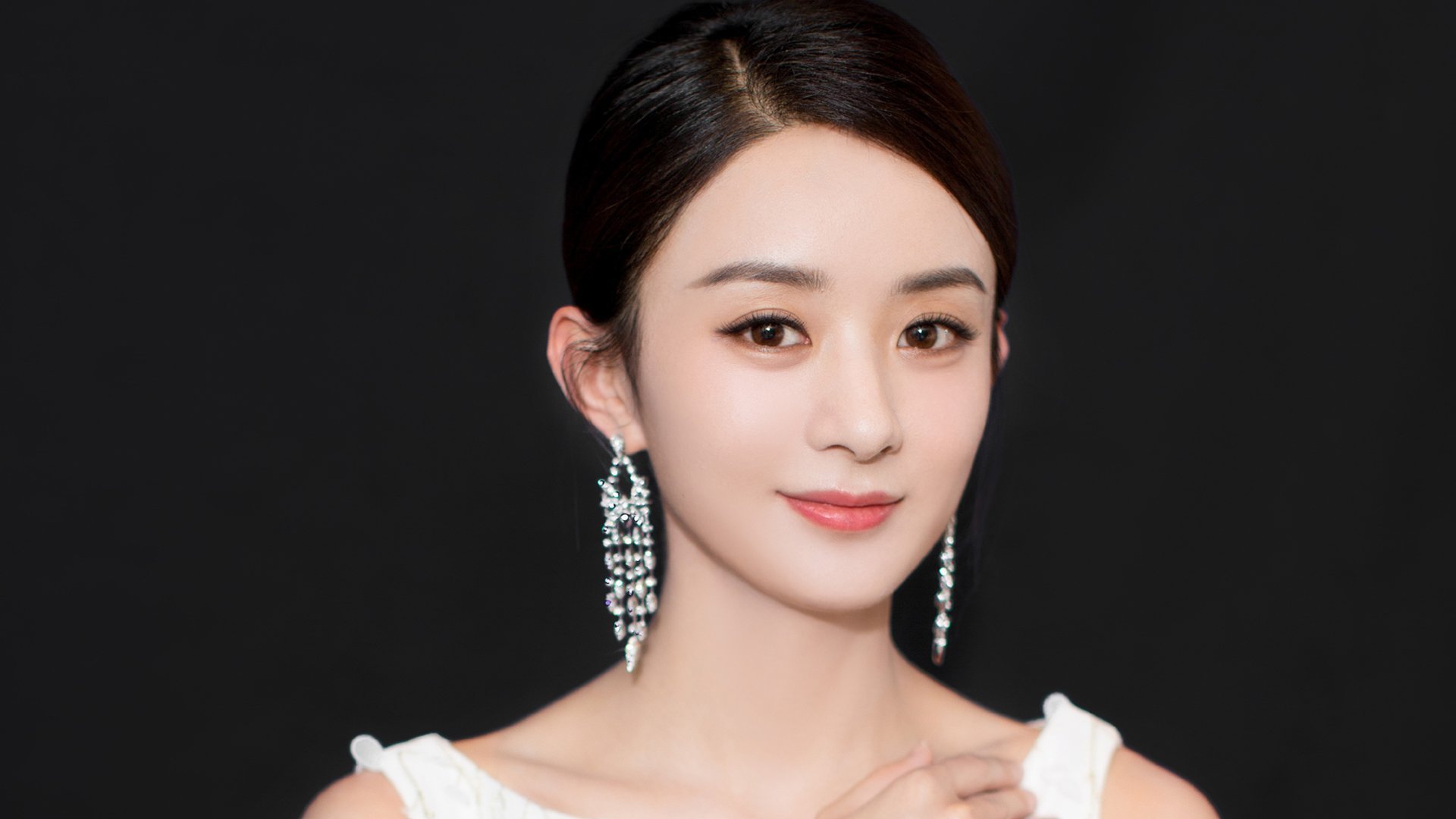 悬念与终结，NBA总决赛的焦灼与荷兰对玻利维亚的轻松胜利